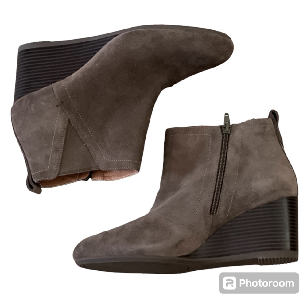 Vionic Paloma Taupe Suede Wedge Booties Size 9 - Picture 5 of 10
